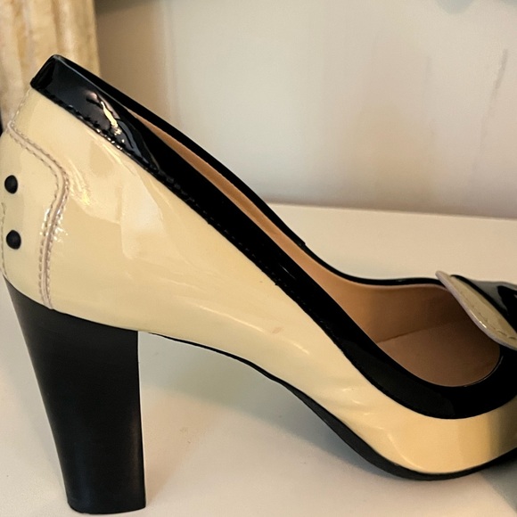Never Worn | Tod's Beige-Cream/Black Patent Leather Tassel Loafer Pumps! - Picture 6 of 15